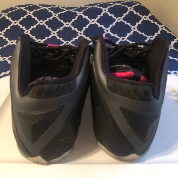 Nike Black and Gray Athletic Shoes - Picture 3 of 4